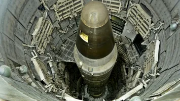 Al 3-lea Război Mondial: arsenalele nucleare promit extincție totală.