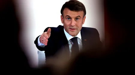 Macron avertizează: Rusia amenință Europa și manipulează alegerile din România
