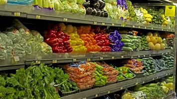 INS: Rata anuală a inflaţiei în luna noiembrie a crescut la 5,1%, de la 4,7% în octombrie. Cel mai mult s-au scumpit legumele și fructele proaspete
