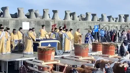 Reguli sfidate la slujba de Bobotează: Mii de credincioși adunați în Portul Tomis