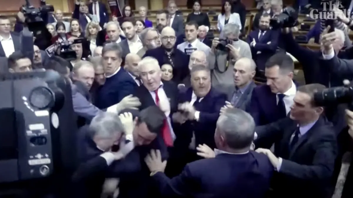 Așa arată o bătaie strașnică în Parlament: și-au cărat pumni și picioare, motivul fiind un incident care s-a lăsat cu morți (VIDEO)