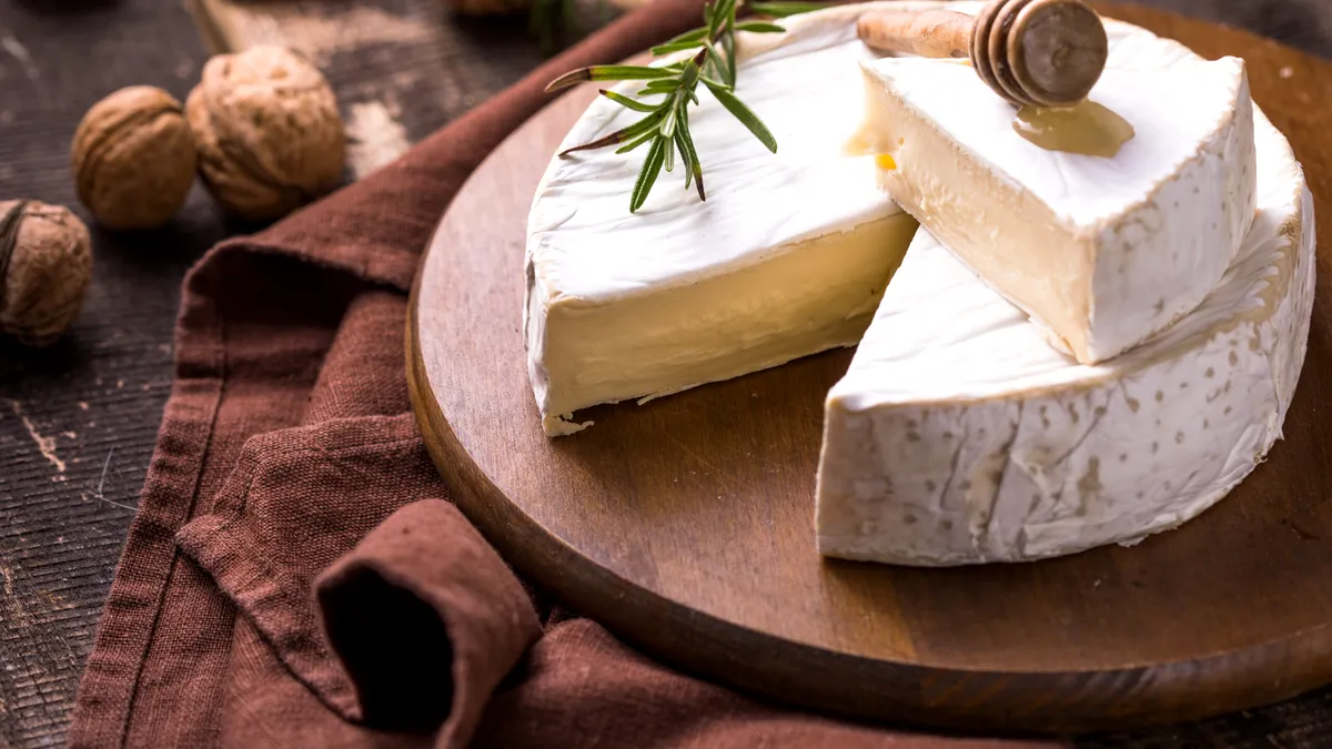 Satul din România unde se produce brânza Camembert