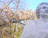 Prima statuie a lui Eminescu, distrusă de intemperii. Avertizările specialiștilor, tratate cu indiferență de Primăria Galați
