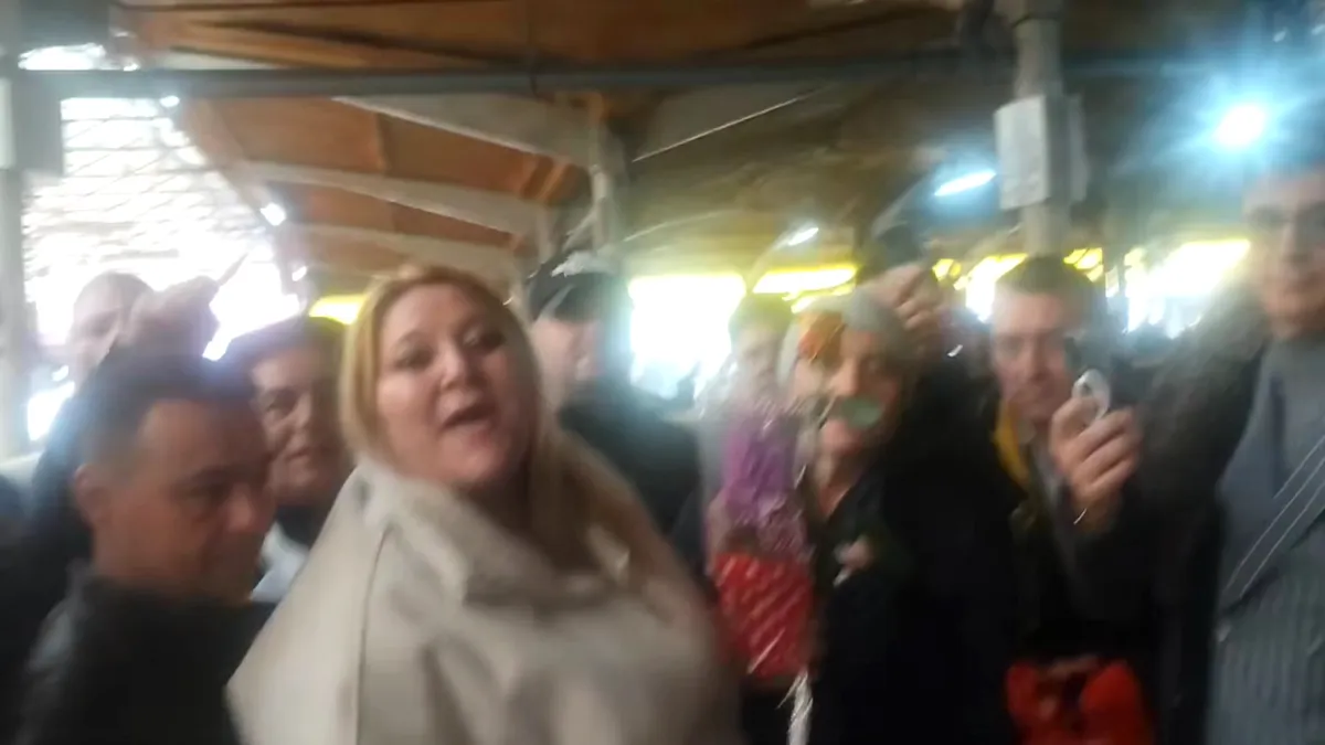 Senatoarea Șoșoacă huiduită la Brăila: Nu vii tu cu rușii tăi în România! Bunicii noștri au murit omorâți de ruși