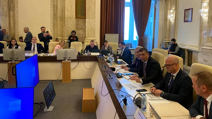 Scandal la audierile pe buget: „Știți să trageți cu arma?” Cum a răspuns Radu Miruță după ce a fost acuzat că nu a făcut armata