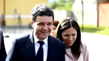 Ziua Marinei cu scandal la mal: Nicușor Dan la mănăstire, PSD la pontonul indignării