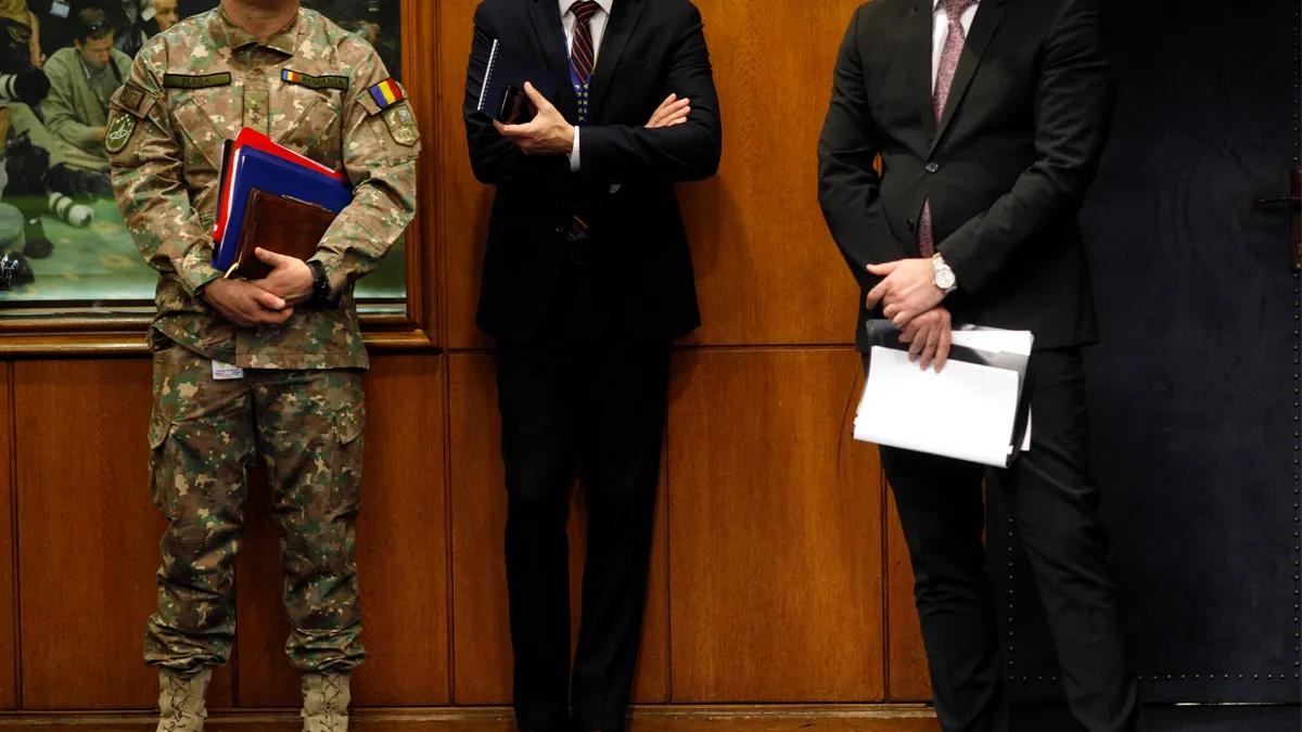 Ministrul Apărării răspunde criticilor privind dotarea Armatei: „Nu luăm vechituri”