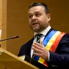 Ciprian Ciucu pune la zid sistemul, dar zilnic e flancat de doi oameni ai sistemului