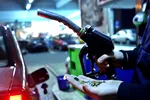 Alertă pentru șoferi înainte de minivacanță: Motorina se apropie de pragul psihologic, iar stocurile din stații devin incerte