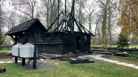 Biserica din incinta Muzeului Satului Bănăţean, distrusă de un incendiu. Ce s-a întâmplat cu elementele de patrimoniu