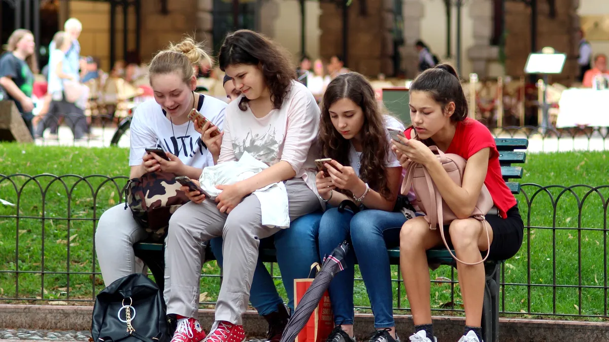 Sexul la adolescenţi: 4 aspecte esenţiale pe care trebuie să le cunoşti