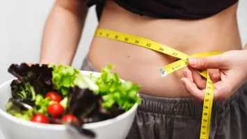 Efectele ascunse ale dietelor fulger: kilogramele revin, sănătatea dispare