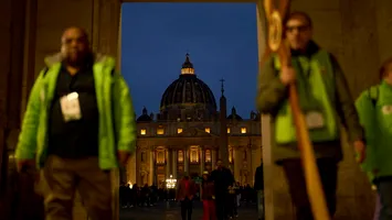Papa Francisc continuă recuperarea după pneumonie dublă și răspunde bine la tratament