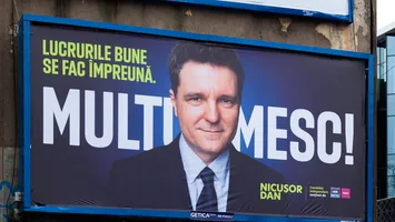 Nicușor Dan, două decorări cu dedicație pentru… Franța