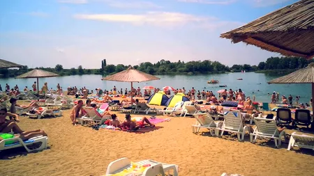 Arad: Sezonul distracţiei pe 'Litoralul Vestului' de la Ghioroc se deschide cu zăpadă pulverizată pe plajă