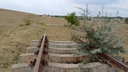 O stație-fantomă: Haltă de tren construită acum 35 de ani, dar trenul nu a ajuns niciodată
