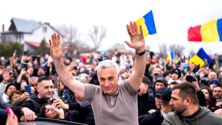 Sute de susținători, alături de Călin Georgescu la Călugăreni. Vizită cu mesaj religios: „Duminica pentru Dumnezeu și pentru familie”