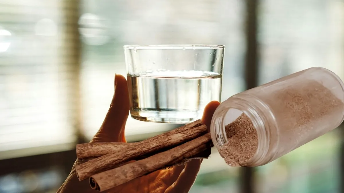 De ce e bine să bei apă cu scorțișoară pe stomacul gol. Beneficiile pe care nu le bănuiai