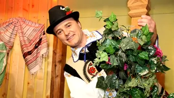 Artist de muzică populară, trimis în judecată pentru pedofilie