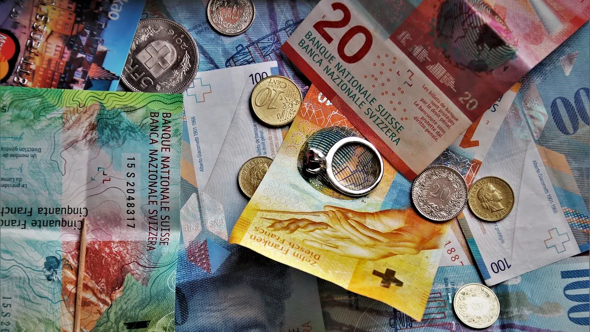 Francul elveţian, la cel mai ridicat curs oficial faţă de leu! A depăşit recordul din noiembrie 2024, din perioada tensionată a alegerilor