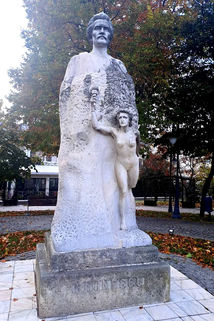 Se pare că degradarea a fost provocată de colorantul scurs dintr-o jerbă