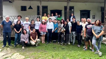 Nicușor Dan, alături de familie la Roșia Montană. Președintele, primit cu căldură de voluntari