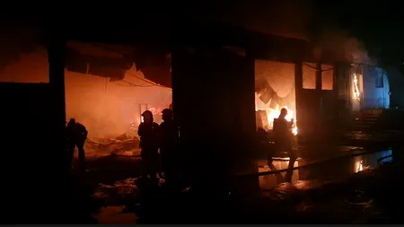 Incendiu devastator la un depozit de mase plastice din București