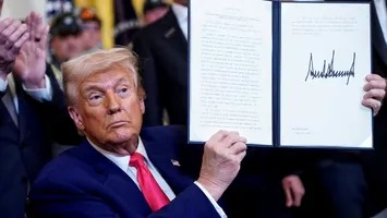 Donald Trump a semnat doar cinci legi, dar a emis 124 de ordine executive! Ce înseamnă asta pentru democrația americană