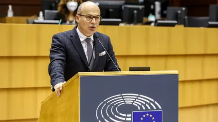Rareș Bogdan, reacție fermă în Parlamentul European: ”Nu sunteţi capabili să-l puneți la punct pe cancelarul Nehammer”