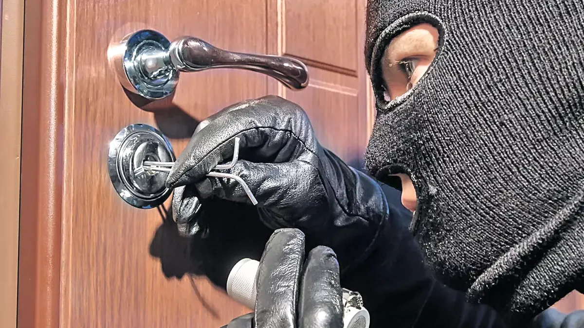 Adio, spărgători ! ASSA ABLOY vă taie elanul