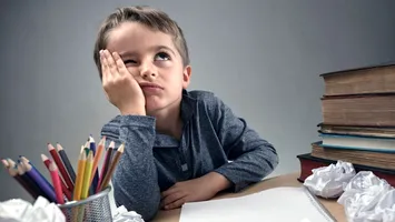Doar elevii cu 10 pe linie vor putea promova doi ani de studii într-un an