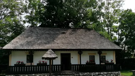 Statul și-a abandonat patrimoniul: 18 monumente istorice din Bran, la un pas de distrugere