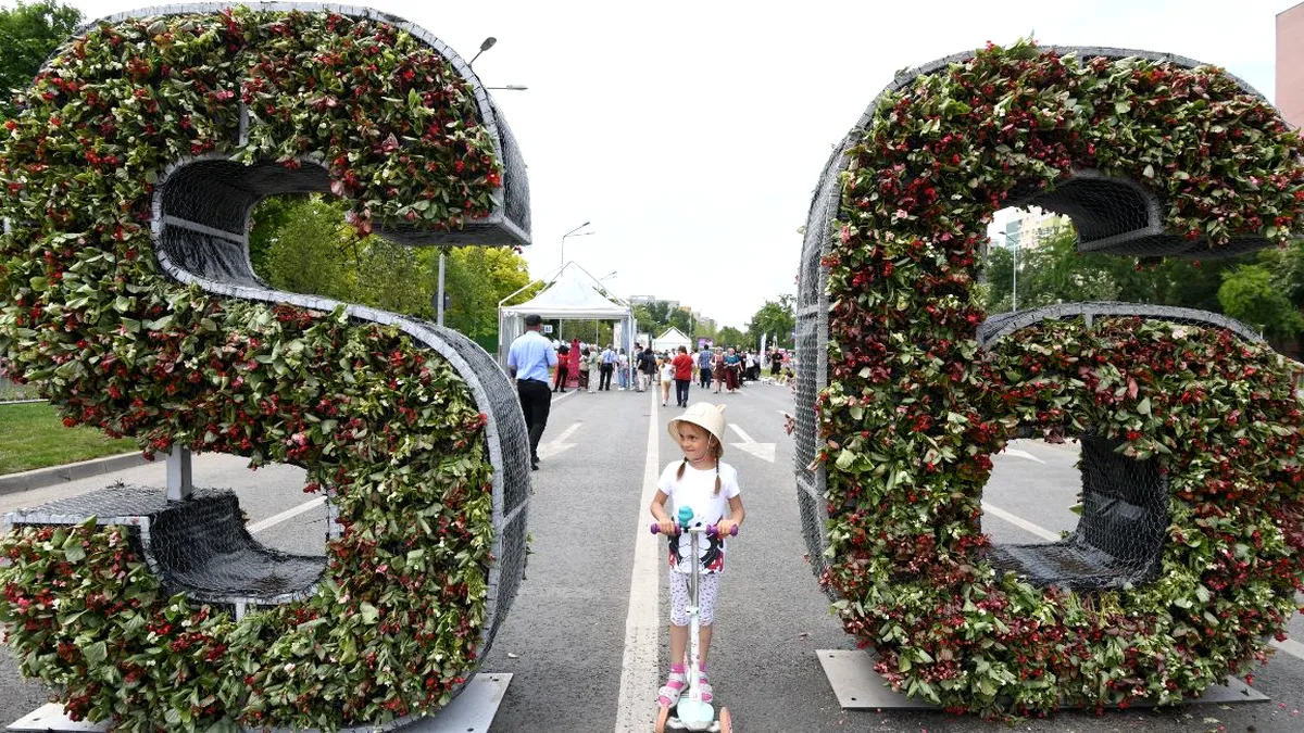 Grădini spectaculoase și concerte la West Side Flower Fest. Podul din parc, transformat în basm floral
