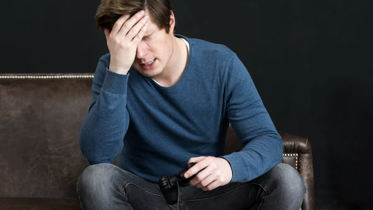 Deghizat în bătrână pentru a păcăli statul. Un italian a ascuns moartea mamei timp de trei ani pentru a-i lua pensia