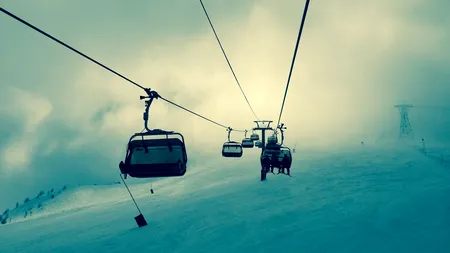 Incident tragic în Sinaia. Un copil a căzut din telescaun