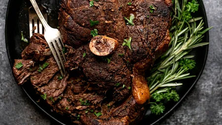 Carnea de urs, o delicatesă rară în România