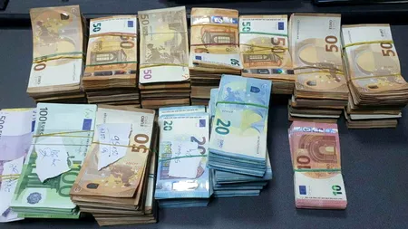 Mașină de lux cumpărată cu acte și bancnote false, în Bacău