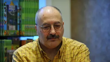 Istoricul Alex Mihai Stoenescu pierde „Meritul Academic”. Academia Română îi retrage diploma din cauza colaborării cu Securitatea