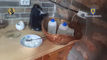 Ani grei de închisoare pentru cei cinci bărbați care produceau cocaină în România, într-un laborator clandestin
