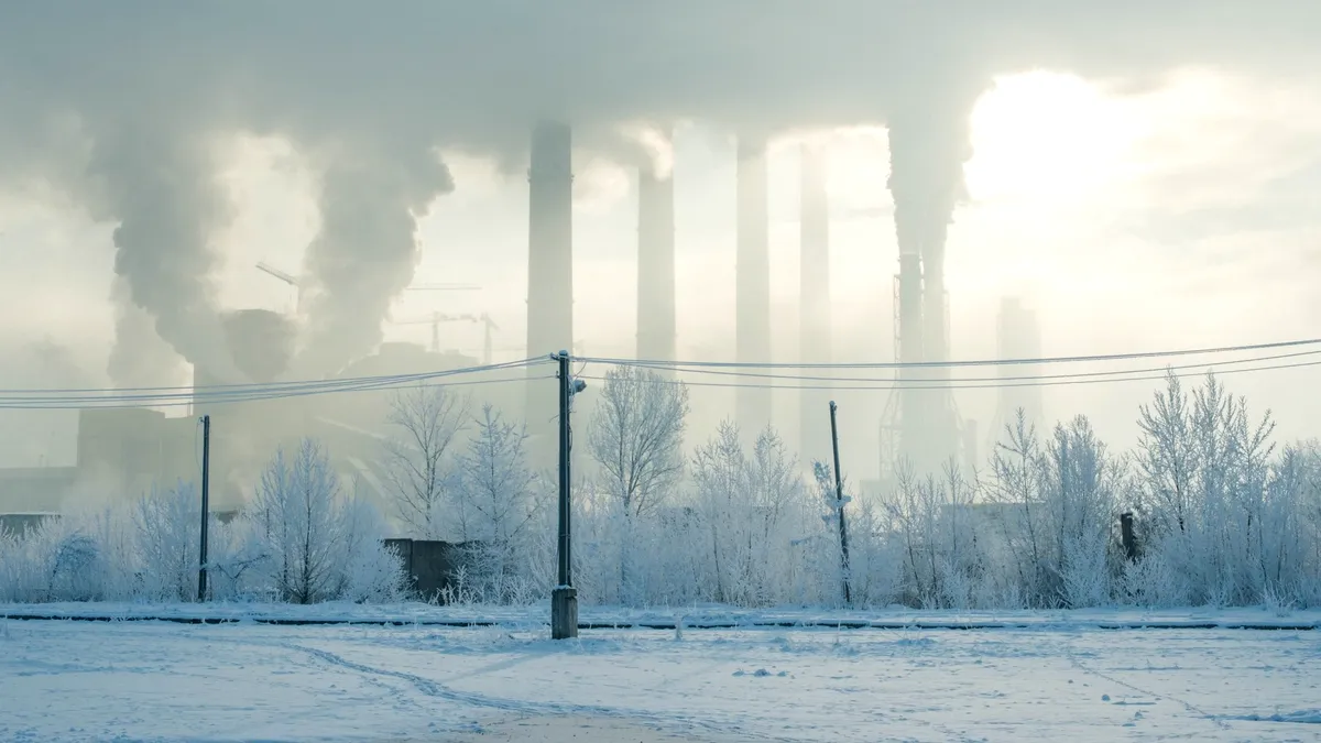 Scandal în Oltenia! Greenpeace a descoperit că planul de decarbonare de 1,3 mld. euro al Complexului Energetic Oltenia crește emisiile de CO2 în loc să le reducă UPDATE