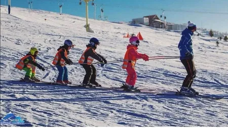 Cea mai lungă pârtie de schi din România s-a deschis la Straja. Peste 8 kilometri de coborâre continuă