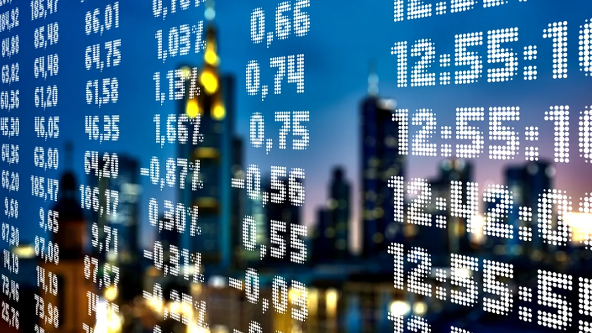 BVB: Tranzacții oscilante, vineri, la deschiderea pieței. Indicele BET în scăde cu 1,25 la sută