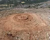 „Roata de automobil”: O structură rotundă de 4.000 de ani, pe o colină din Creta