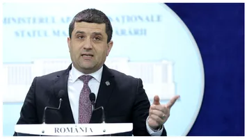 Ministrul USR interimar al Transporturilor, Radu Miruță, sabotează CFR Călători și Tarom