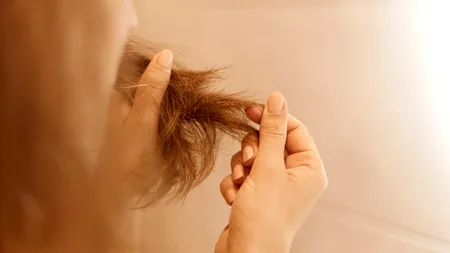 La ce riscuri te supui dacă îți vopsești părul acasă