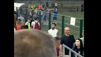 Fotbal cu pumni și cuțite la Târgoviște! Scandal uriaș la „Cupa Cartierelor” VIDEO