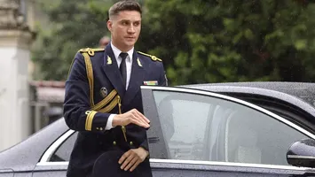 SPP-istul care îl păzește pe Nicușor Dan, noul star al rețelelor sociale. Ce salariu are ofiţerul