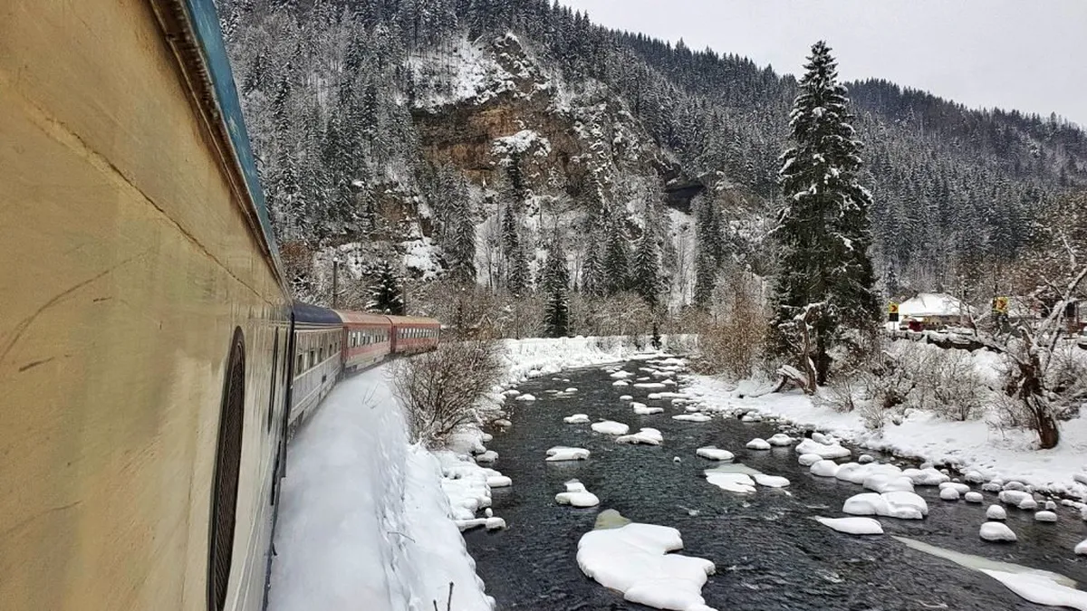 Mersul trenurilor pe timp de iarnă: Trafic feroviar îngreunat în sudul ţării