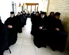 Birocrația dă loc rugăciunii: Parlamentari PSD și AUR propun modificarea Codului fiscal pentru călugări și călugărițe