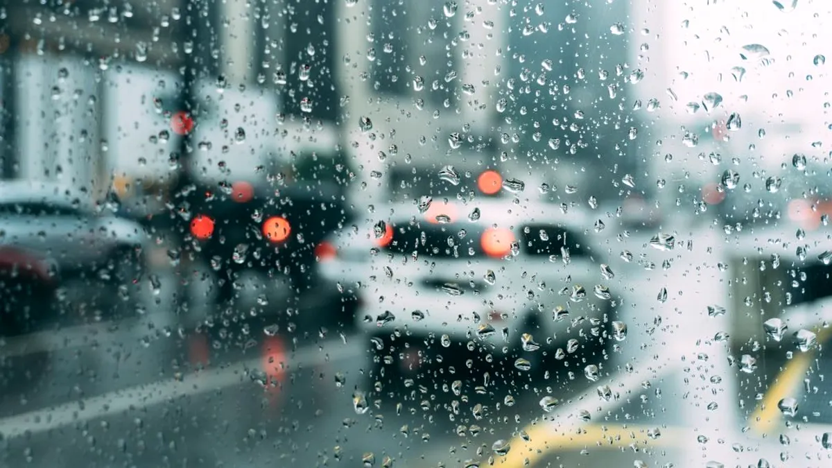Vremea în București: Meteorologii anunță ploi și vânt